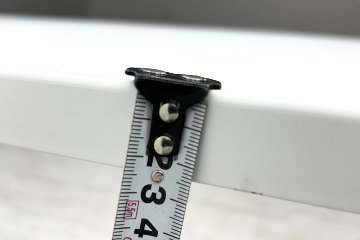 オカムラ スイフト 電動昇降デスク 中古 ホワイト 幅1550 中古オフィス家具 1550/775/650～1250の画像