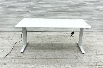 オカムラ スイフト 電動昇降デスク 中古 ホワイト 幅1550 中古オフィス家具 1550/775/650～1250の画像