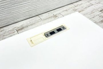 オカムラ スイフト 電動昇降デスク 中古 ホワイト 幅1550 中古オフィス家具 1550/775/650～1250の画像
