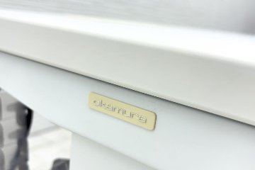 オカムラ スイフト 電動昇降デスク 中古 ホワイト 幅1550 中古オフィス家具 1550/775/650～1250の画像