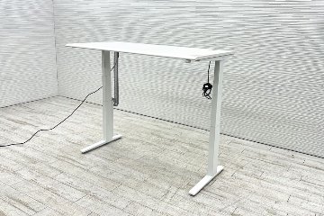 オカムラ スイフト 電動昇降デスク 中古 ホワイト 幅1550 中古オフィス家具 1550/775/650～1250の画像