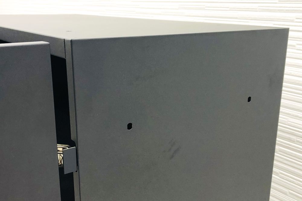コクヨ エディア 両開き書庫 中古 下置き 収納家具 中古オフィス家具 天板付き ブラック 900/450/1100の画像