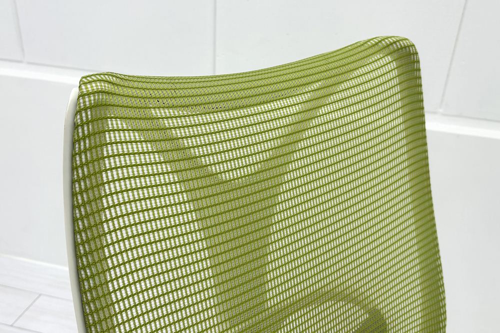 サブリナチェア 中古 オカムラ Sabrina 2018年製 ハイバック 肘無 背メッシュ 中古オフィス家具 C834BY-FSY5 ライムグリーンの画像