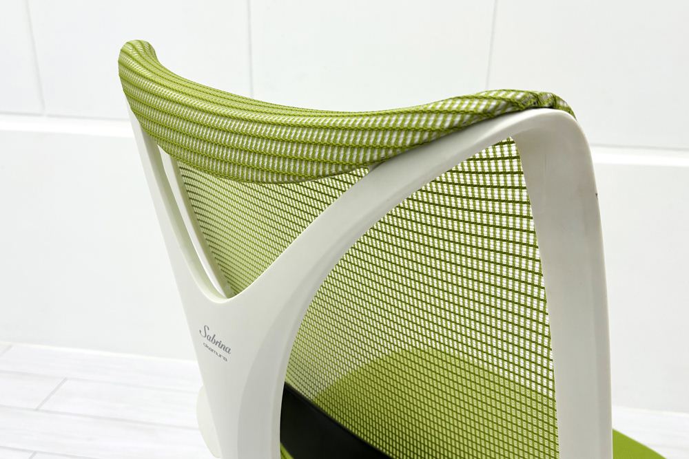 サブリナチェア 中古 オカムラ Sabrina 2018年製 ハイバック 肘無 背メッシュ 中古オフィス家具 C834BY-FSY5 ライムグリーンの画像