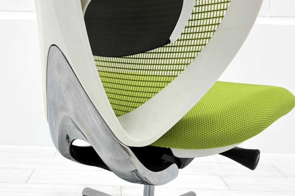 サブリナチェア 中古 オカムラ Sabrina 2018年製 ハイバック 肘無 背メッシュ 中古オフィス家具 C834BY-FSY5 ライムグリーンの画像