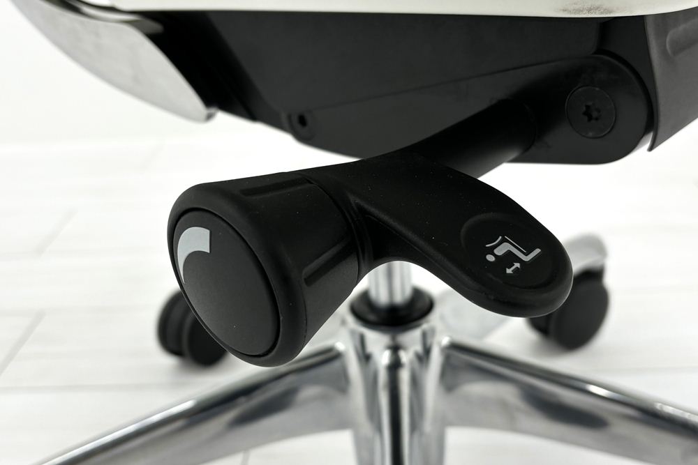 サブリナチェア 中古 オカムラ Sabrina 2018年製 ハイバック 肘無 背メッシュ 中古オフィス家具 ライムグリーンの画像