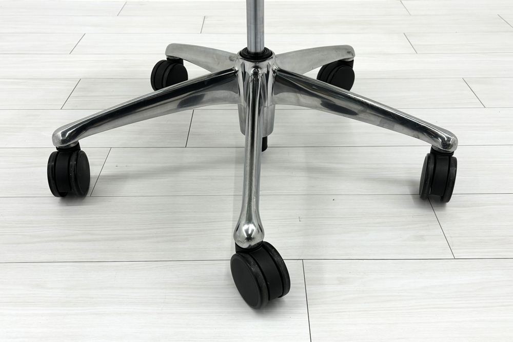 サブリナチェア 中古 オカムラ Sabrina 2018年製 ハイバック 肘無 背メッシュ 中古オフィス家具 ライムグリーンの画像