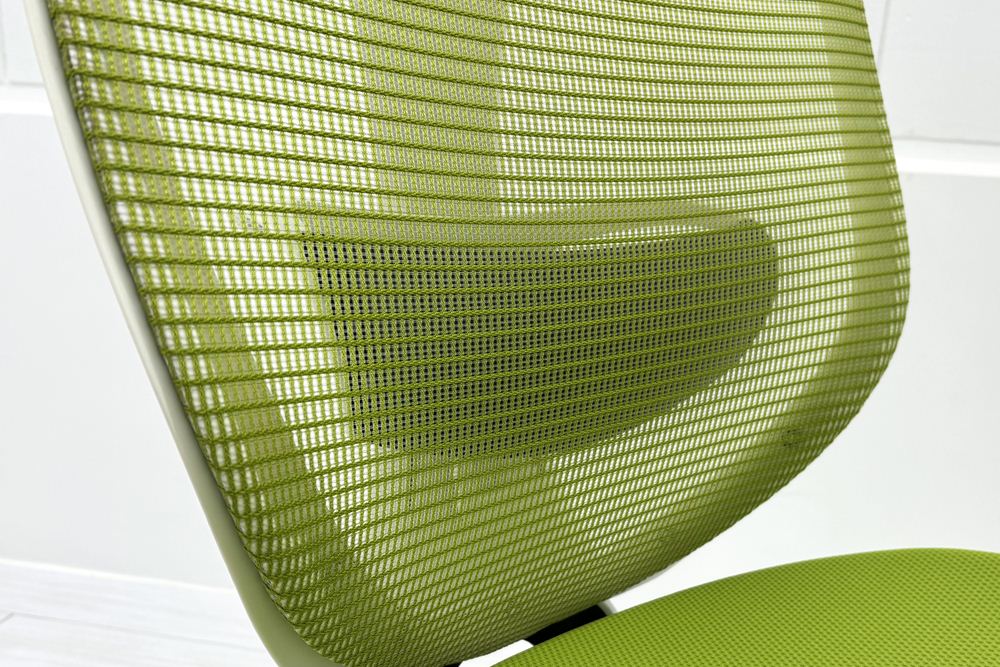 サブリナチェア 中古 オカムラ Sabrina 2018年製 ハイバック 肘無 背メッシュ 中古オフィス家具 C834BY-FSY5 ライムグリーンの画像