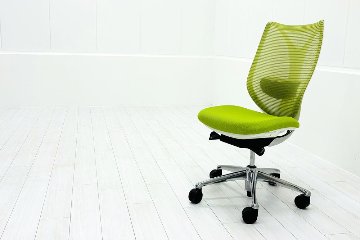 サブリナチェア 中古 オカムラ Sabrina 2018年製 ハイバック 肘無 背メッシュ 中古オフィス家具 ライムグリーンの画像