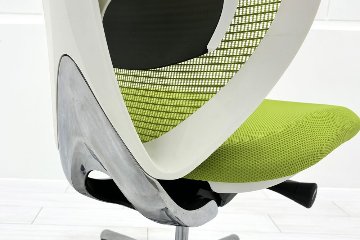 サブリナチェア 中古 オカムラ Sabrina 2018年製 ハイバック 肘無 背メッシュ 中古オフィス家具 C834BY-FSY5 ライムグリーンの画像