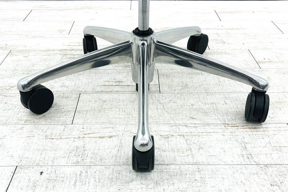 オカムラ サブリナチェア 中古 2014年製 ハイバック 可動肘 中古オフィス家具 アジャストアーム OKAMURA Sabrina ライトグレーの画像