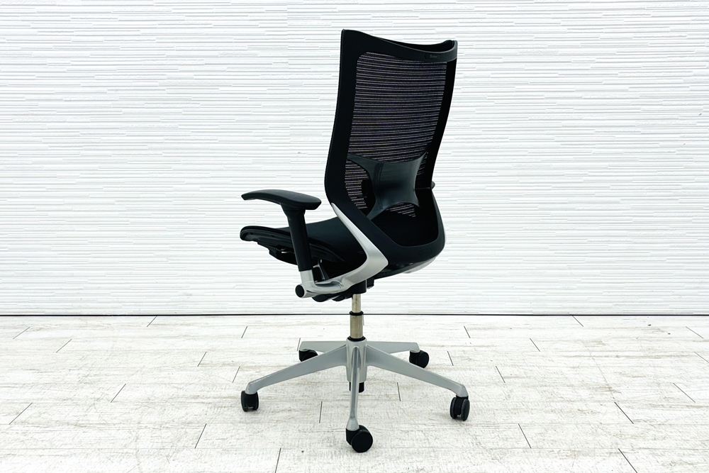 バロンチェア 中古 オカムラ ハイバック ブラック 可動肘 シルバーフレーム Baron 中古オフィス家具 メッシュの画像