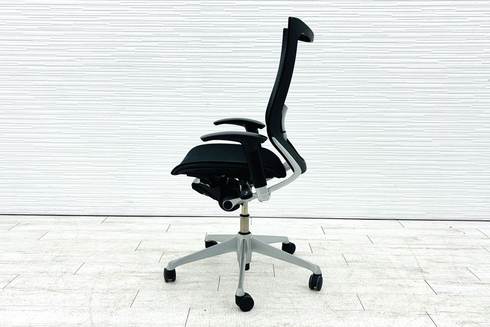 バロンチェア 中古 オカムラ ハイバック ブラック 可動肘 シルバーフレーム Baron 中古オフィス家具 メッシュの画像
