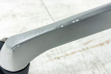 バロンチェア 中古 オカムラ ハイバック ブラック 可動肘 シルバーフレーム Baron 中古オフィス家具 メッシュの画像