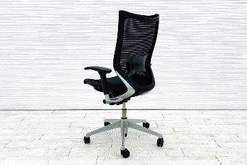 バロンチェア 中古 オカムラ ハイバック ブラック 可動肘 シルバーフレーム Baron 中古オフィス家具 メッシュの画像