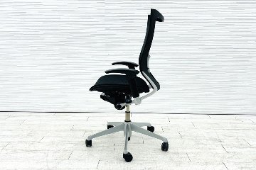 バロンチェア 中古 オカムラ ハイバック ブラック 可動肘 シルバーフレーム Baron 中古オフィス家具 メッシュの画像