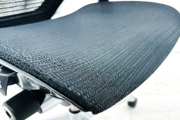 バロンチェア 中古 オカムラ ハイバック ブラック 可動肘 シルバーフレーム Baron 中古オフィス家具 メッシュの画像