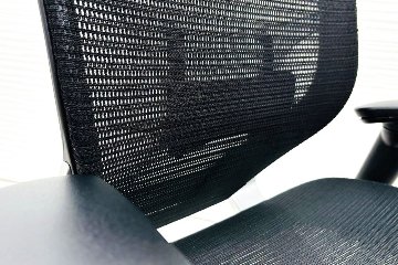 バロンチェア 中古 オカムラ ハイバック ブラック 可動肘 シルバーフレーム Baron 中古オフィス家具 メッシュの画像