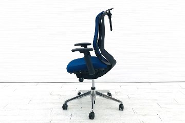オカムラ シルフィーチェア 中古 2020年製 ハイバックメッシュ 可動肘 OKAMURA Sylphy 中古オフィス家具 ミディアムブルーの画像