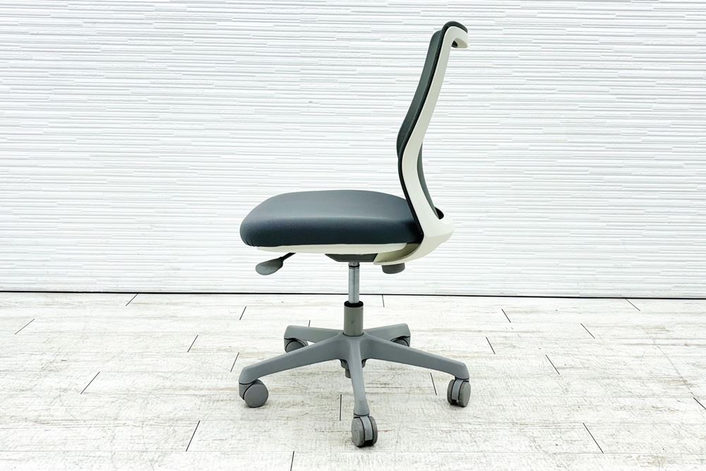 オカムラ CG-Mチェア 中古 2017年製 クッション 肘無 OKAMURA CG-M 中古オフィス家具 グレーの画像