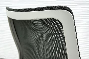 オカムラ CG-Mチェア 中古 2017年製 クッション 肘無 OKAMURA CG-M 中古オフィス家具 グレーの画像