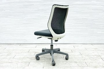 オカムラ CG-Mチェア 中古 2017年製 クッション 肘無 OKAMURA CG-M 中古オフィス家具 グレーの画像