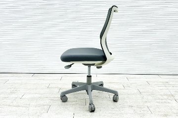 オカムラ CG-Mチェア 中古 2017年製 クッション 肘無 OKAMURA CG-M 中古オフィス家具 グレーの画像