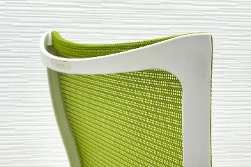 オカムラ バロンチェア 2017年製 中古 OKAMURA Baron 肘無 ハイバック 中古オフィス家具 座クッション ライムグリーンの画像
