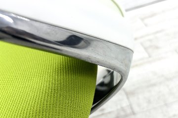 オカムラ バロンチェア 2017年製 中古 OKAMURA Baron 肘無 ハイバック 中古オフィス家具 座クッション ライムグリーンの画像