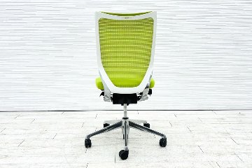 オカムラ バロンチェア 2017年製 中古 OKAMURA Baron 肘無 ハイバック 中古オフィス家具 座クッション ライムグリーンの画像