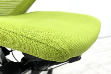 オカムラ バロンチェア 2017年製 中古 OKAMURA Baron 肘無 ハイバック 中古オフィス家具 座クッション ライムグリーンの画像