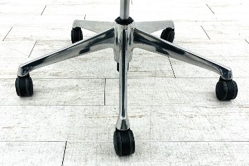 オカムラ コーラルチェア ミドルバック 中古 クッション 肘無 中古オフィス家具 ブラックの画像