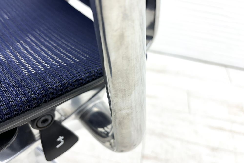 オカムラ バロンチェア ハイバックメッシュ 中古 OKAMURA Baron 中古オフィス家具 固定肘 座メッシュ デザインアーム ダークブルーの画像