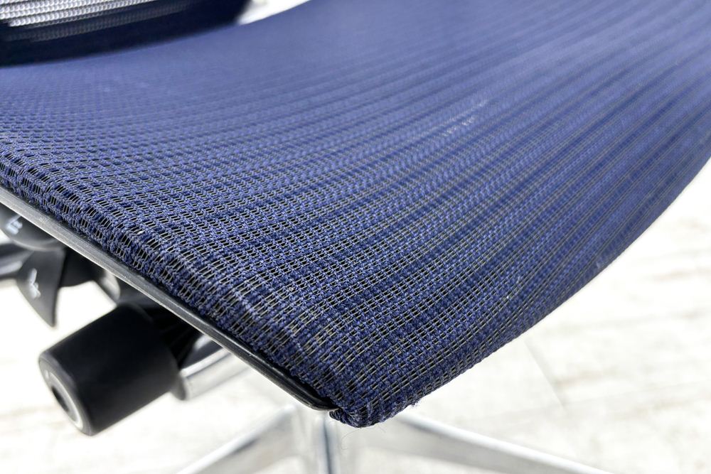 オカムラ バロンチェア ハイバックメッシュ 中古 OKAMURA Baron 中古オフィス家具 固定肘 座メッシュ デザインアーム ダークブルーの画像