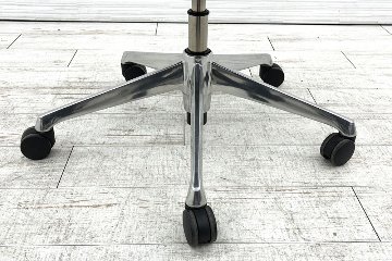 オカムラ バロンチェア ハイバックメッシュ 中古 OKAMURA Baron 中古オフィス家具 固定肘 座メッシュ デザインアーム ダークブルーの画像