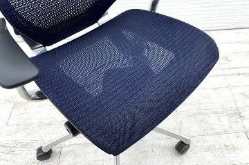 オカムラ バロンチェア ハイバックメッシュ 中古 OKAMURA Baron 中古オフィス家具 固定肘 座メッシュ デザインアーム ダークブルーの画像