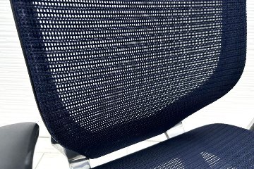 オカムラ バロンチェア ハイバックメッシュ 中古 OKAMURA Baron 中古オフィス家具 固定肘 座メッシュ デザインアーム ダークブルーの画像