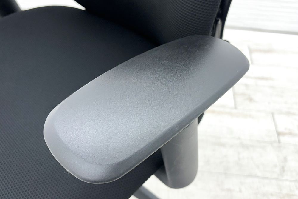 オカムラ シルフィーチェア 中古 ハイバック 可動肘 OKAMURA Sylphy 中古オフィス家具 ブラック 背クッションタイプの画像
