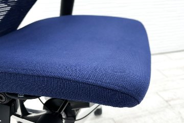 オカムラ バロンチェア 中古 2017年製 可動肘(アジャストアーム) ハイバック 座クッション 中古オフィス家具 ダークブルー OKAMURA Baronの画像