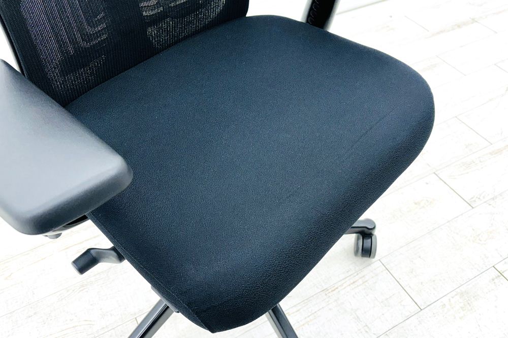 ヘイワース ゾディチェア 中古 HAWORTH ゾディ 上下可動肘 ランバーサポート 中古オフィス家具 ブラック系の画像