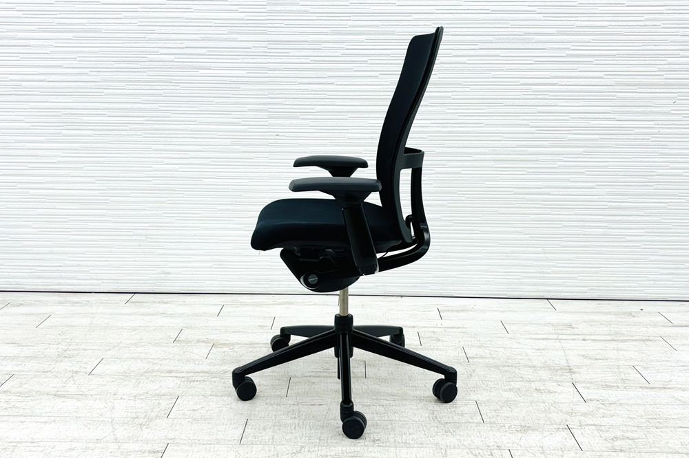 ヘイワース ゾディチェア 中古 HAWORTH ゾディ 上下可動肘 中古オフィス家具 ブラック系の画像