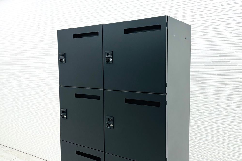 オカムラ 8人用ロッカー 中古 モバイルロッカー メール投函口 中古オフィス家具 4Z6XRY ZK25 900/450/1810 ブラックの画像