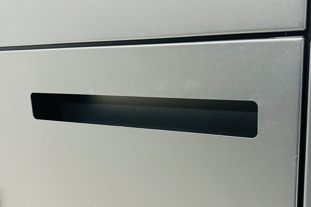 オカムラ 8人用ロッカー 中古 モバイルロッカー メール投函口 中古オフィス家具 4Z6XRY ZK25 900/450/1810 ブラックの画像