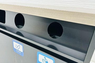 オカムラ アルトピアッツァ トラッシュユニット ダストボックス 中古 ゴミ箱 ごみ箱 中古オフィス家具 ブラック 1050/520/890の画像