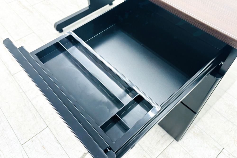 新品デスク 新品机 片袖机 片袖デスク スチールデスク 事務机 オフィスデスク 中古オフィス家具 1200/700/700 BR/BK/BKの画像