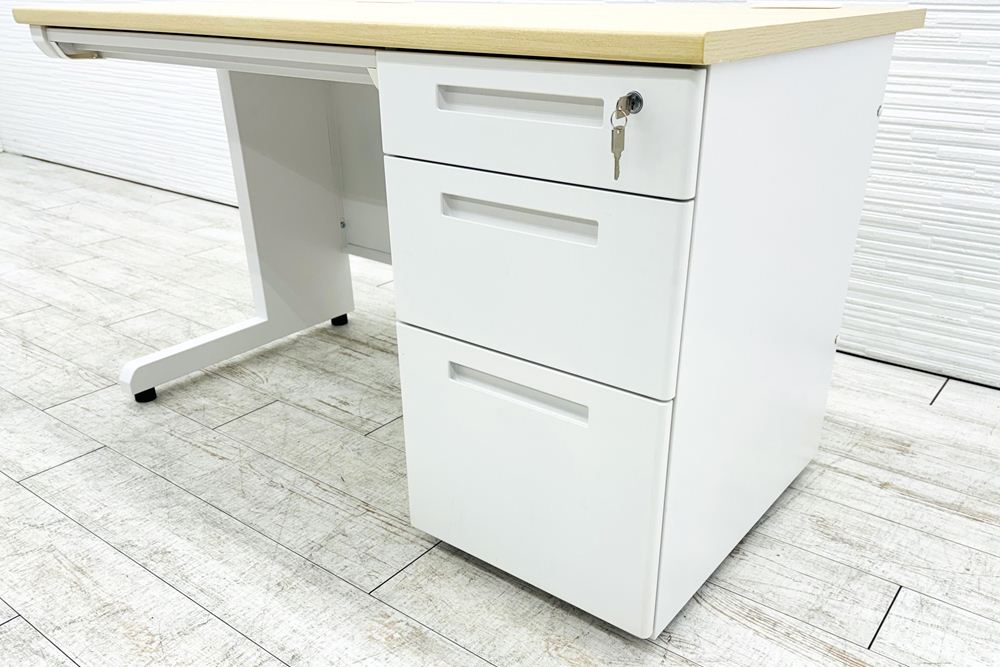 新品デスク 新品机 片袖机 片袖デスク スチールデスク 事務机 オフィスデスク 中古オフィス家具 1200/700/700 NA/WH/WHの画像