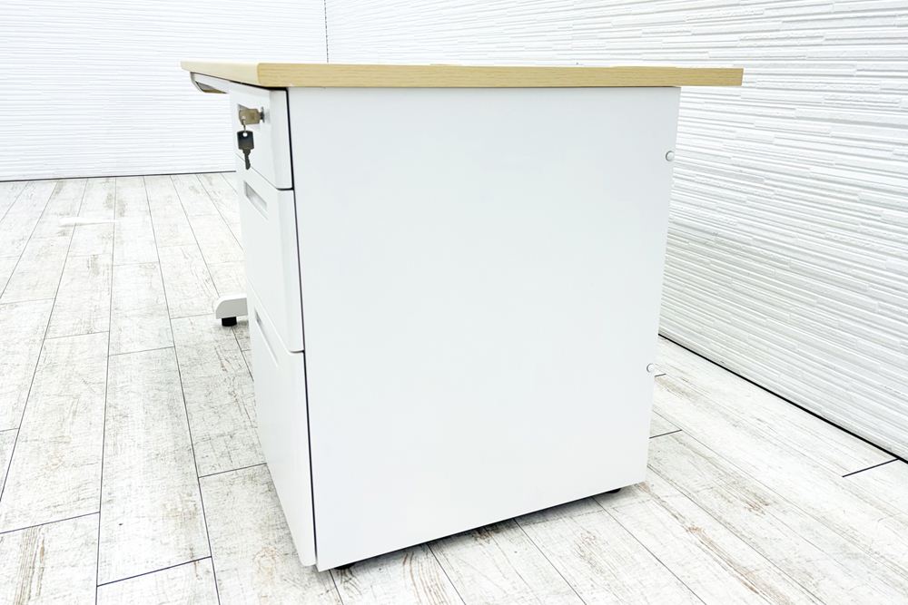 新品デスク 新品机 片袖机 片袖デスク スチールデスク 事務机 オフィスデスク 中古オフィス家具 1200/700/700 NA/WH/WHの画像