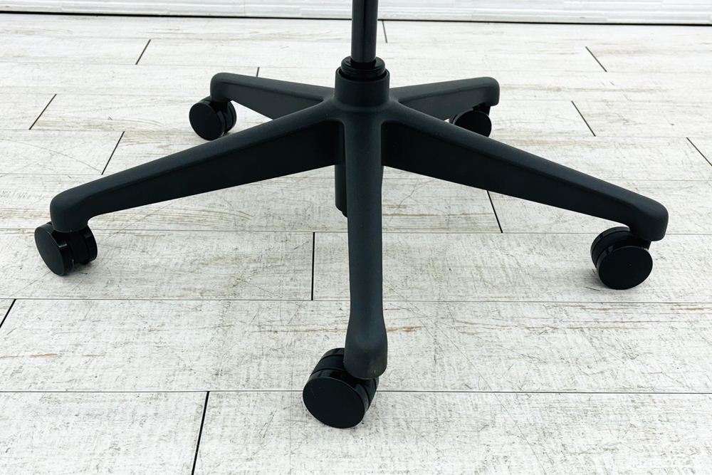 【未開封未使用品】 ハーマンミラー アーロンチェア リマスタード Aサイズ フル装備 中古 Herman Miller Aeron Chairs 中古オフィス家具 グラファイトの画像