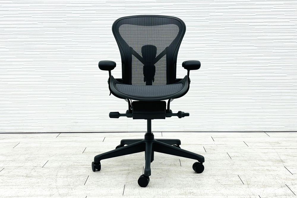 【未開封未使用品】 ハーマンミラー アーロンチェア リマスタード Aサイズ フル装備 中古 Herman Miller Aeron Chairs 中古オフィス家具 グラファイトの画像