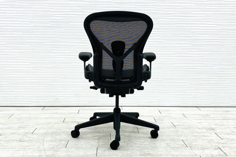 【未開封未使用品】 ハーマンミラー アーロンチェア リマスタード Aサイズ フル装備 中古 Herman Miller Aeron Chairs 中古オフィス家具 グラファイトの画像